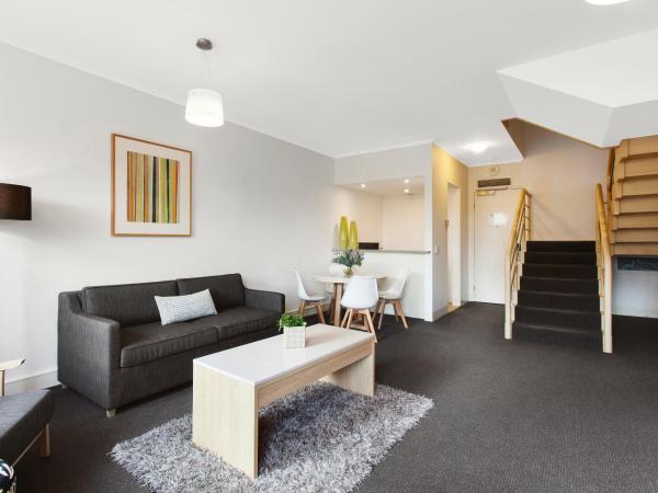 Mercure Melbourne Albert Park : photo 2 de la chambre loft suite lit king-size