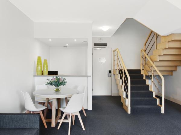 Mercure Melbourne Albert Park : photo 4 de la chambre loft suite lit king-size