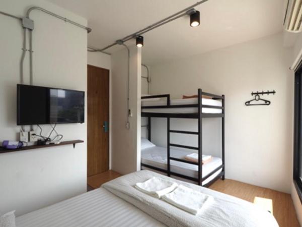 Labkoff cafe and Hostel : photo 2 de la chambre chambre familiale avec salle de bains privative