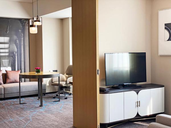 Crowne Plaza Shanghai Fudan, an IHG Hotel : photo 2 de la chambre suite lit king-size