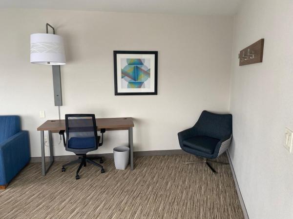 Holiday Inn Express & Suites Albuquerque Historic Old Town, an IHG Hotel : photo 3 de la chambre suite avec 2 lits queen-size et canapé-lit