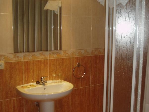 Hostal Conde David : photo 1 de la chambre chambre simple avec salle de bains commune