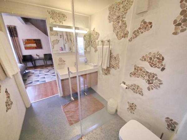 B&B Corseaux Beach & Riviera Beach : photo 3 de la chambre corseaux beach | chambre double supérieure - vue partielle sur lac