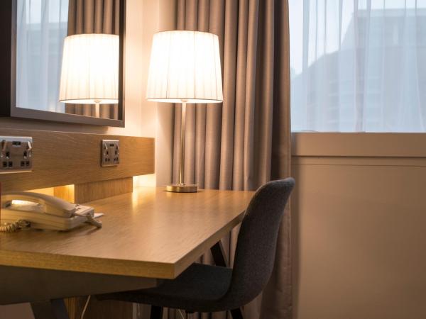 Crowne Plaza Nottingham, an IHG Hotel : photo 6 de la chambre premium room, 1 king bed, business lounge access.