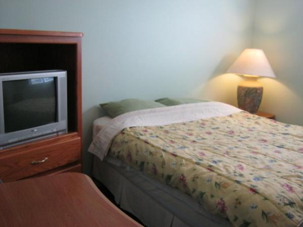 Kelowna Okanagan Lake Hostel : photo 2 de la chambre chambre lit queen-size 