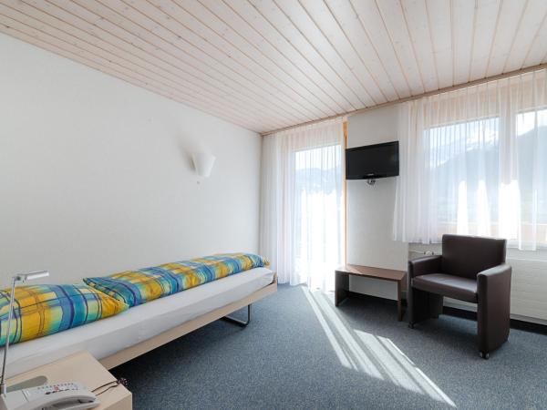 Ferien- und Familienhotel Alpina Adelboden : photo 3 de la chambre chambre simple avec balcon
