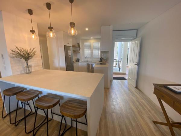 Bay Royal Apartments : photo 1 de la chambre superior two-bedroom apartment with sea view (apt 16)