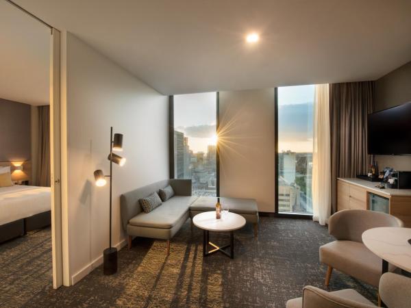 Crowne Plaza Adelaide, an IHG Hotel : photo 10 de la chambre suite 1 chambre - vue sur ville