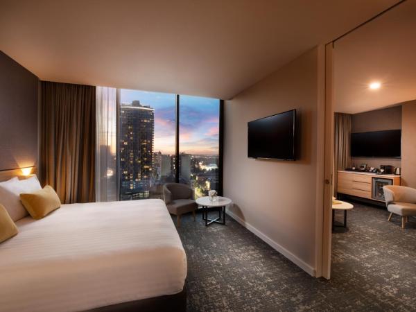 Crowne Plaza Adelaide, an IHG Hotel : photo 9 de la chambre suite 1 chambre - vue sur ville