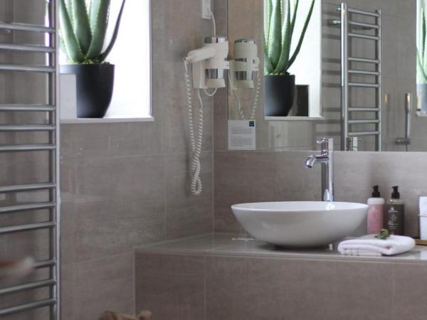 Best Western Hotel Hebron : photo 9 de la chambre suite lit king-size