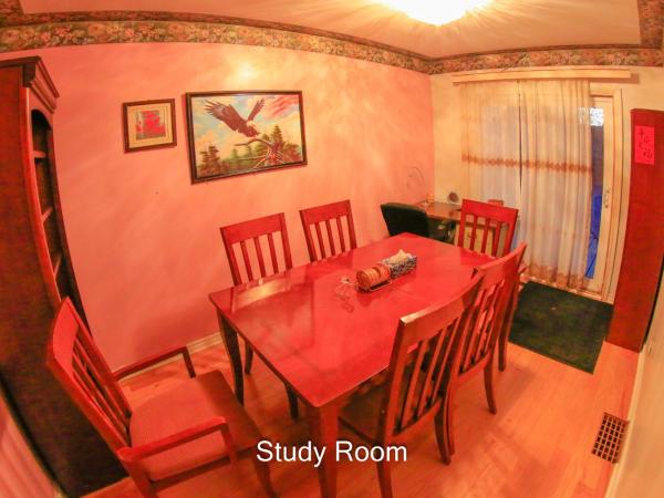 Comfort Home Toronto : photo 8 de la chambre chambre lit queen-size 