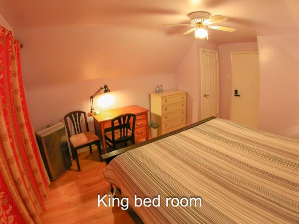Comfort Home Toronto : photo 2 de la chambre chambre lit king-size