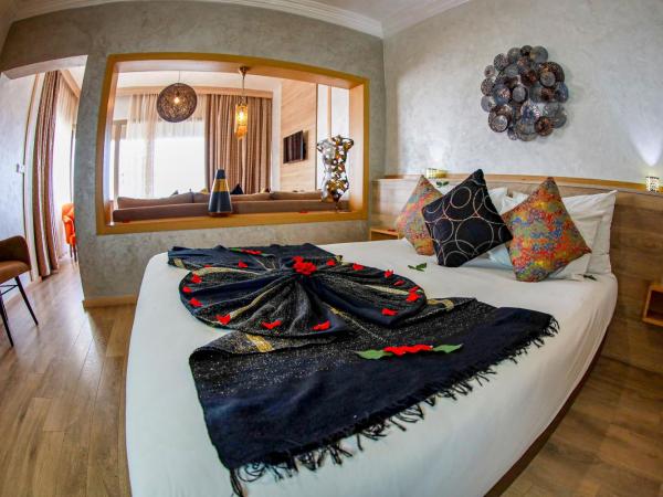 Mabrouk Hotel and Suites- Adult only : photo 2 de la chambre suite deluxe - vue sur mer