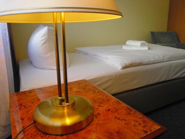 Hotel Amadeus Central : photo 10 de la chambre chambre quadruple avec salle de bains commune