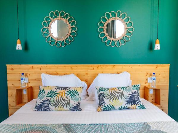 Hôtel Café Miramar : photo 10 de la chambre chambre familiale