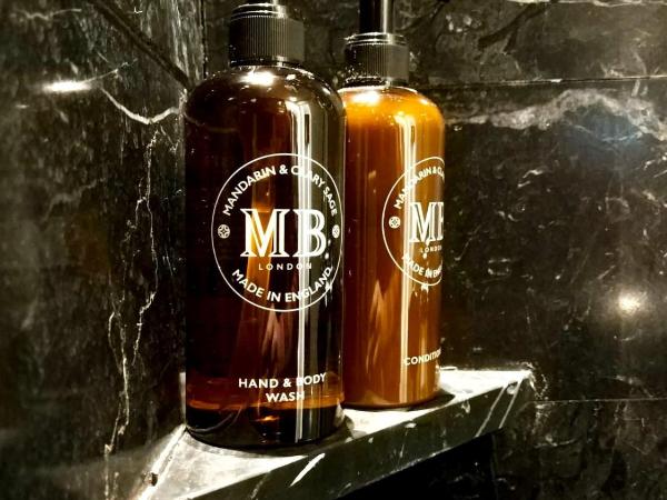 Hotel Miró : photo 4 de la chambre petite chambre double intérieure