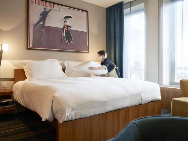 Dorint Kurfürstendamm Berlin : photo 8 de la chambre chambre lit king-size confort