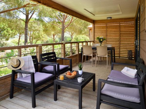 Résidence & Hotel U Livanti ECOLABEL : photo 4 de la chambre chalet confort avec vue sur mer