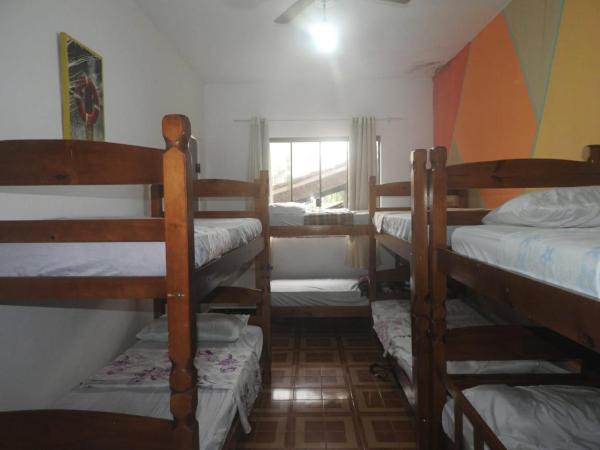 Rio Surf House Hostel e Pousada : photo 4 de la chambre lit simple dans dortoir de 8 lits avec climatisation