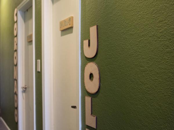 California Dreams Hostel - Pacific Beach : photo 8 de la chambre chambre double avec salle de bains commune