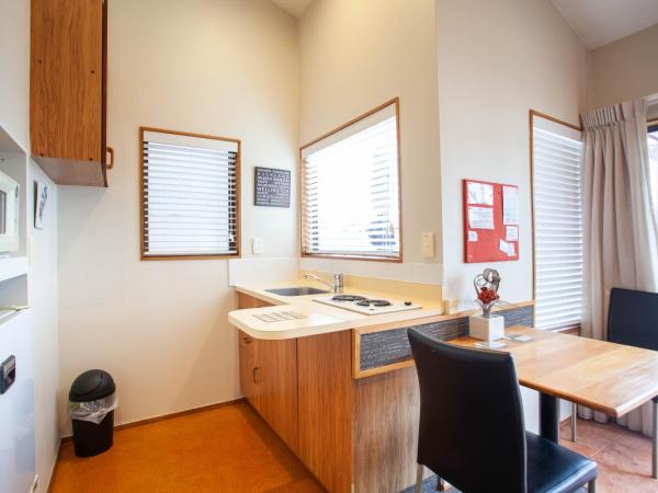 Cascades Lakefront Motel : photo 8 de la chambre studio à l'Étage