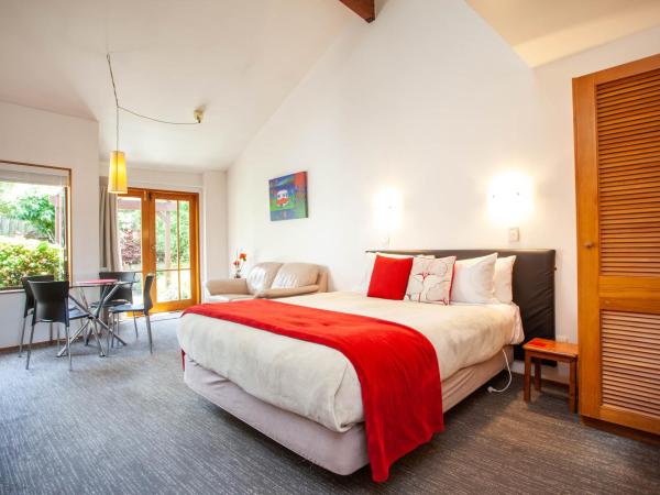 Cascades Lakefront Motel : photo 1 de la chambre hébergement familial (3 personnes)