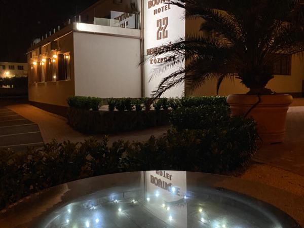 Boutique Hotel & Event Center : photo 1 de la chambre chambre lits jumeaux pour personnes à mobilité réduite