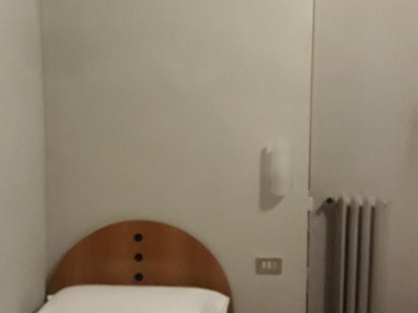 Hotel Tirreno : photo 2 de la chambre chambre simple standard avec salle de bains commune