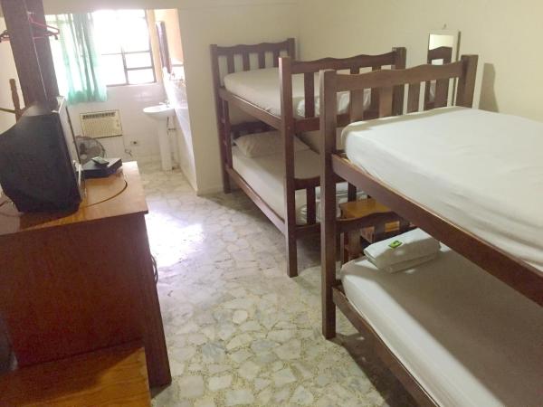Pousada e Hostel Barra da Tijuca : photo 1 de la chambre chambre quadruple avec salle de bains privative