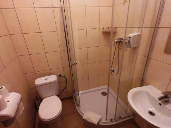 Red Carpet Hostel : photo 4 de la chambre chambre double avec salle de bains privative