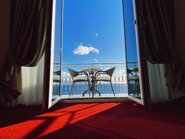 Hotel Savoy : photo 1 de la chambre chambre double supérieure avec balcon - vue sur mer