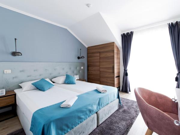 Hotel Perla : photo 2 de la chambre chambre double ou lits jumeaux avec balcon