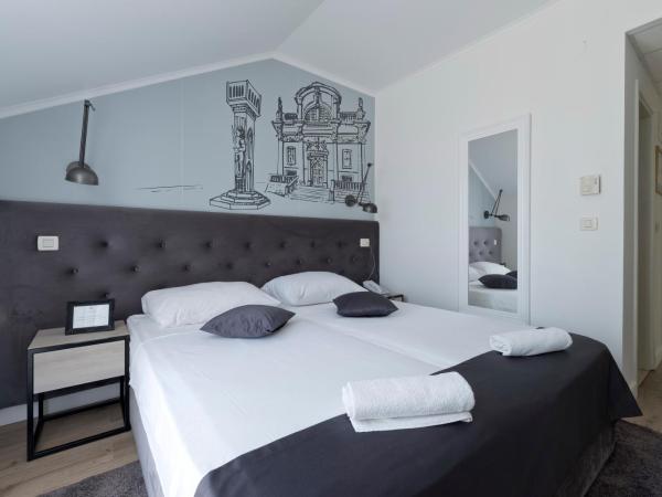 Hotel Perla : photo 6 de la chambre chambre double ou lits jumeaux avec balcon