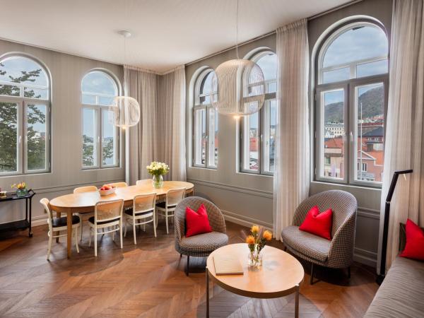 Bergen Børs Hotel : photo 2 de la chambre suite exécutive avec lit king-size et vue sur le port