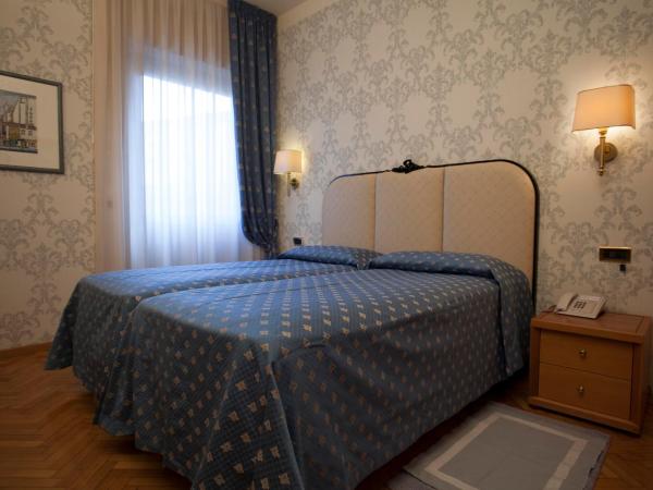 Hotel Europa : photo 6 de la chambre chambre lits jumeaux