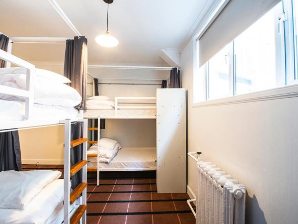 Safestay Glasgow Charing Cross : photo 1 de la chambre lit dans dortoir mixte de 4 lits avec salle de bains privative