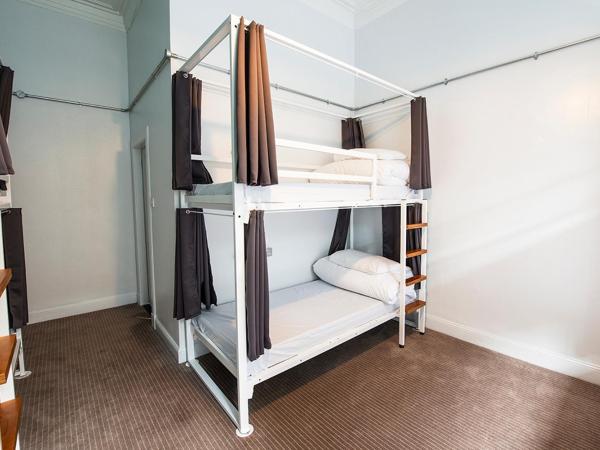 Safestay Glasgow Charing Cross : photo 3 de la chambre lit dans dortoir mixte de 6 lits avec salle de bains privative