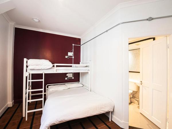 Safestay Glasgow Charing Cross : photo 3 de la chambre chambre triple avec salle de bains privative