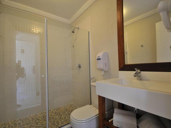 Rio Búzios Boutique Hotel : photo 4 de la chambre chambre double supérieure avec balcon - vue latérale sur mer