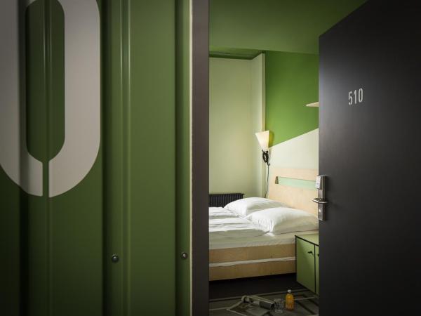 Superbude Hamburg St Georg : photo 4 de la chambre chambre quadruple