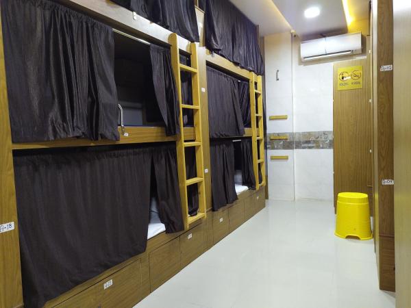 Super Dormitory AC DELUXE : photo 10 de la chambre lit simple dans dortoir mixte