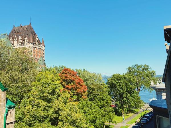 Le Chateau de Pierre : photo 8 de la chambre chambre lit queen-size avec balcon
