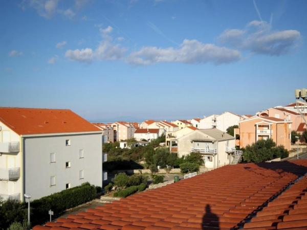 Apartments and rooms Cherry - relax & chill by the pool : photo 1 de la chambre appartement 3