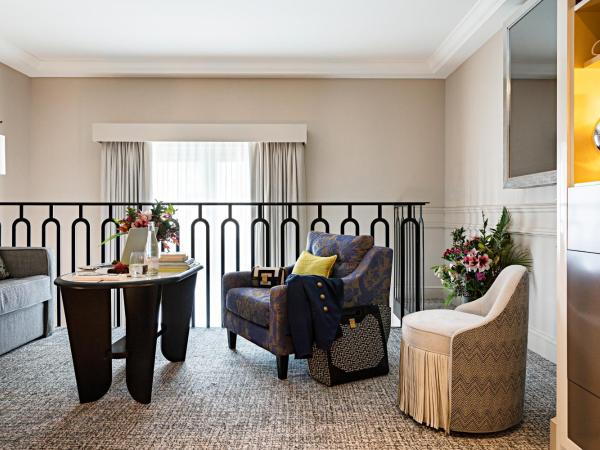 Sofitel Le Scribe Paris Opera : photo 10 de la chambre suite junior en duplex avec lit king-size et canapé-lit - vue