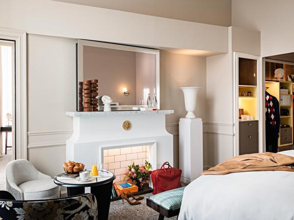 Sofitel Le Scribe Paris Opera : photo 7 de la chambre suite opra avec 1lit king-size et grand salon spar-vue sur boulevard ou rue scribe