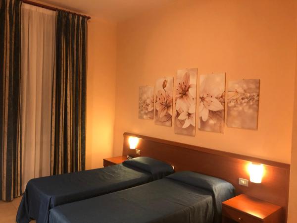Hotel Paradiso : photo 2 de la chambre chambre lits jumeaux