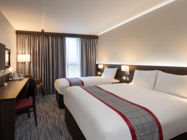 Ramada by Wyndham Leeds East : photo 2 de la chambre chambre familiale