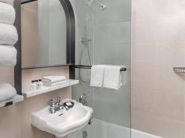 voco The Franklin New York, an IHG Hotel : photo 5 de la chambre premium king room - communication accessible