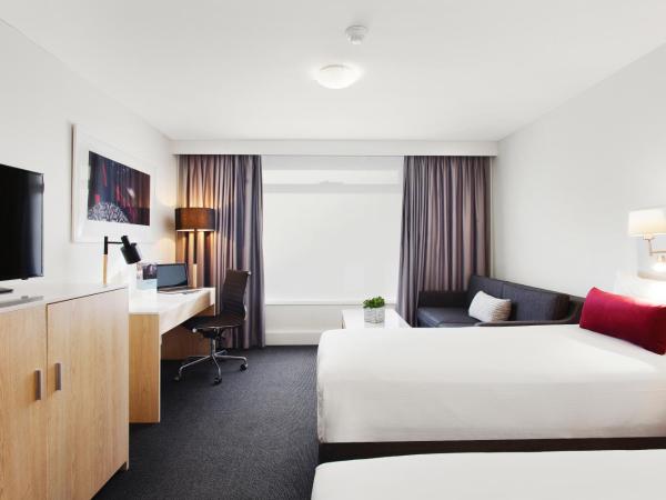 Mercure Melbourne Albert Park : photo 1 de la chambre chambre standard avec 2 lits queen-size