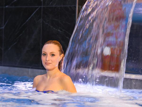 Hotel Master : photo 9 de la chambre suite avec spa privatif